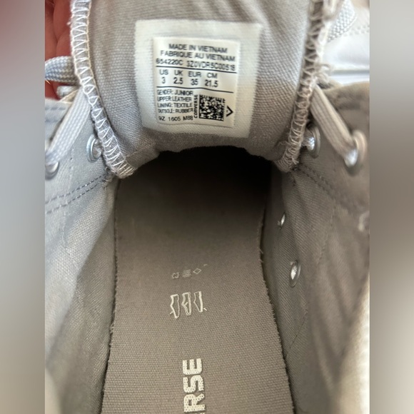 Junior Converse White Leather Low-Top Sneakers - Picture 7 of 8